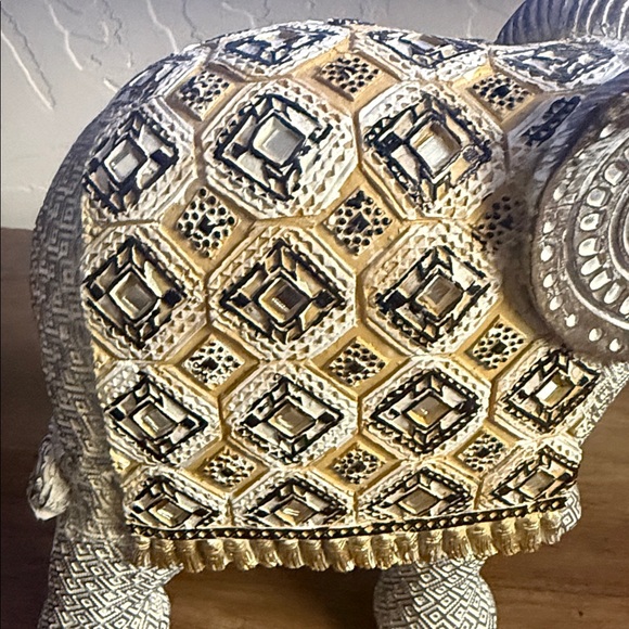 Decorative Elephant Figurine w/ Gold & Silver tall 7” lengths 9”plaster material - Picture 3 of 8